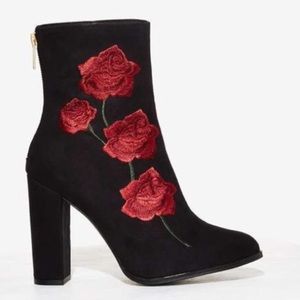 “Intentionally” black red rose boots